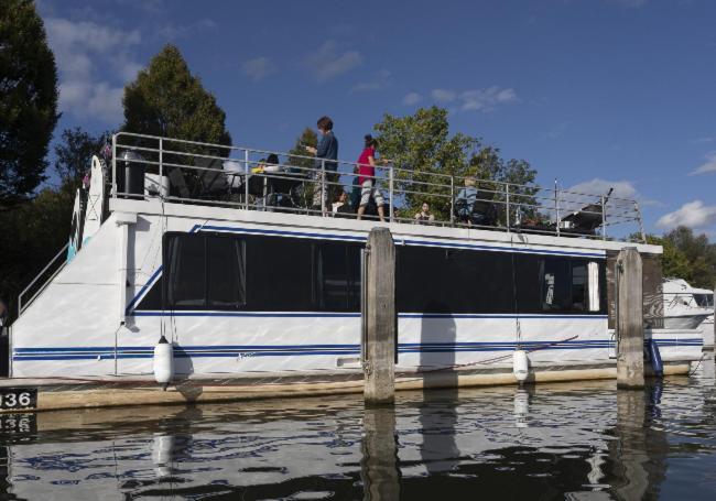 Bluebird House-Boat East Molesey Exterior photo