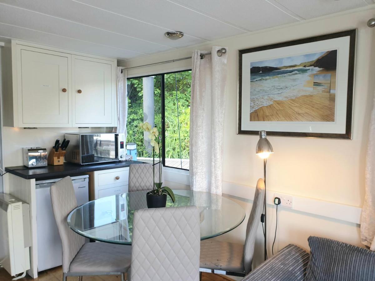 Bluebird House-Boat East Molesey Exterior photo