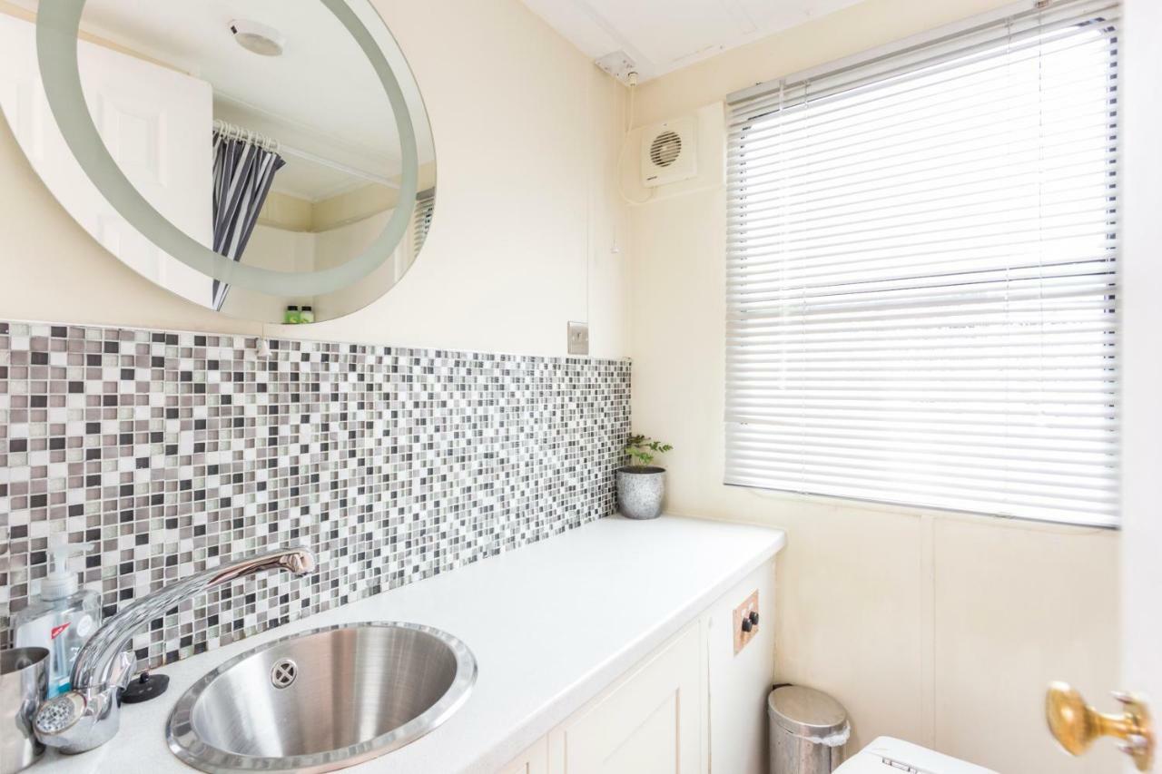 Bluebird House-Boat East Molesey Exterior photo